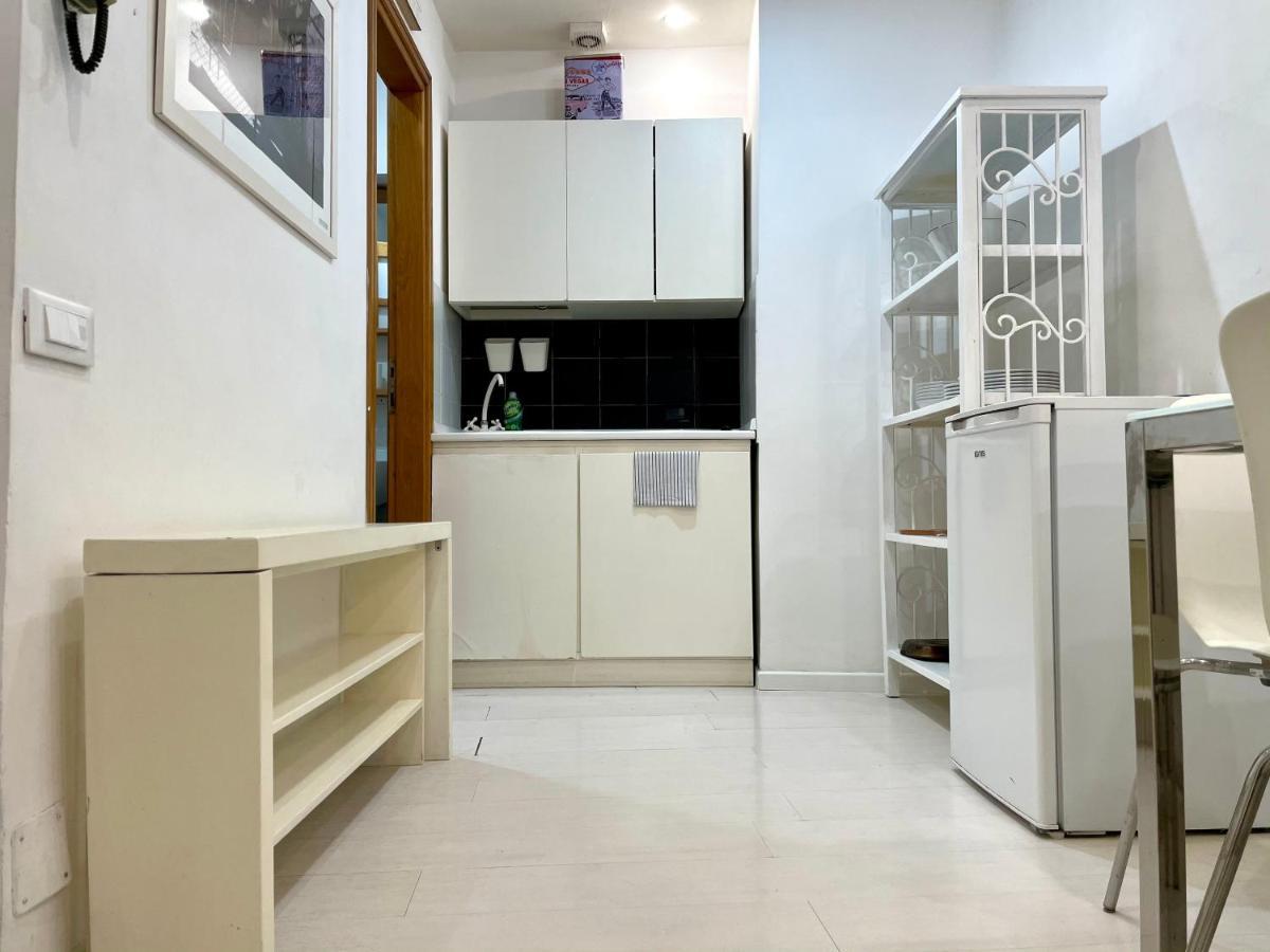 Colosseo 13 Boutique Apartment โรม ภายนอก รูปภาพ