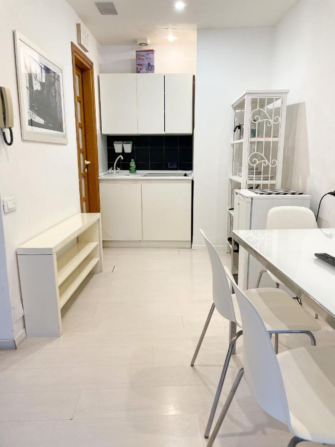 Colosseo 13 Boutique Apartment โรม ภายนอก รูปภาพ